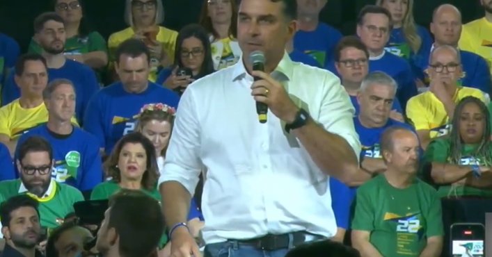 Flávio denuncia censura a Bolsonaro em SC