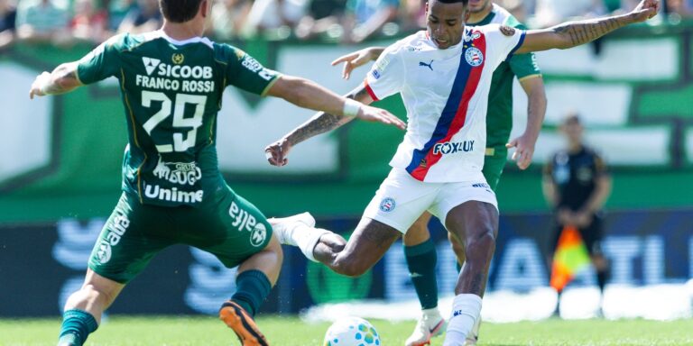 Chapecoense busca empate com Bahia em jogo de seis