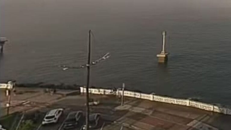 Nevoeiro denso paralisa porto de Santos