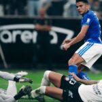 Cruzeiro vence Corinthians e se aproxima do G4
