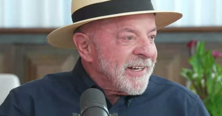 Lula brinca sobre Ministério do Namoro em podcast