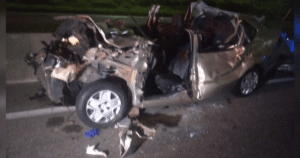 Três mortos em colisão frontal na Dutra