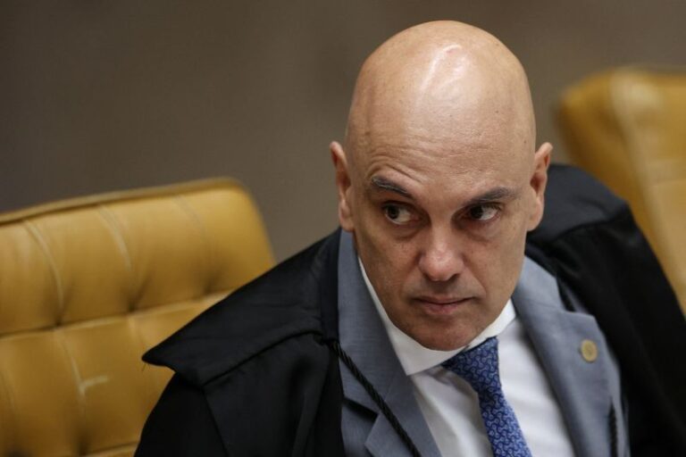 Juristas questionam decisão de Moraes sobre sigilo