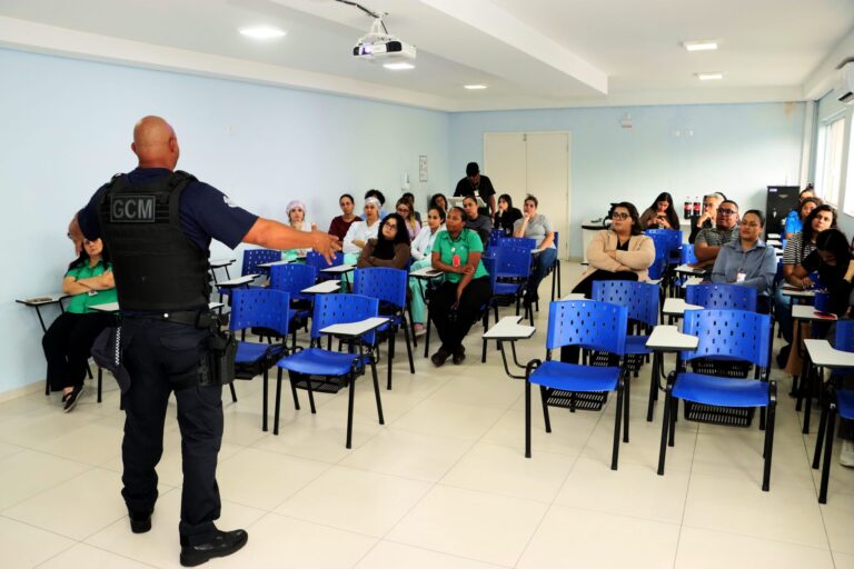 Guarda Municipal realiza palestra sobre violência contra a mulher