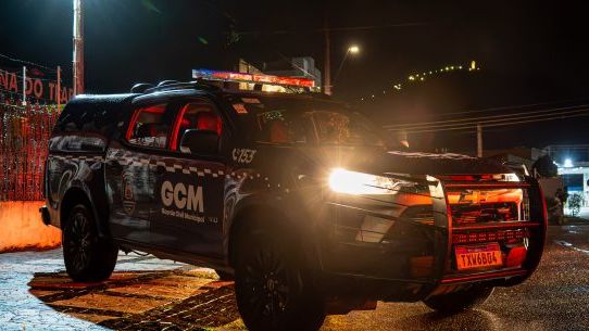 Polícia autua dez bares e reprime invasões em Caraguatatuba
