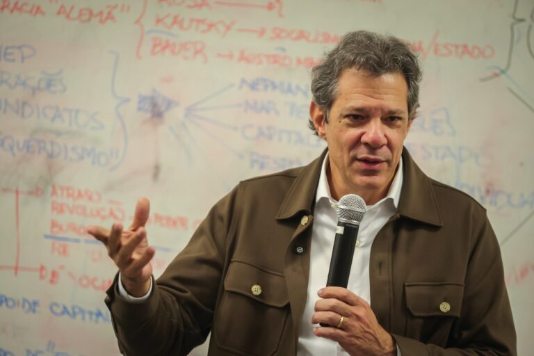 Campanha de Haddad aposta na privatização da Sabesp