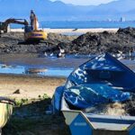 Banco de areia trava barcos e prefeitura age
