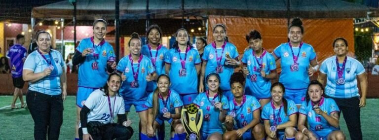 Futebol feminino de Caraguá leva prata em competição regional