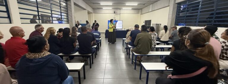 Caraguatatuba entrega títulos fundiários a 65 moradores