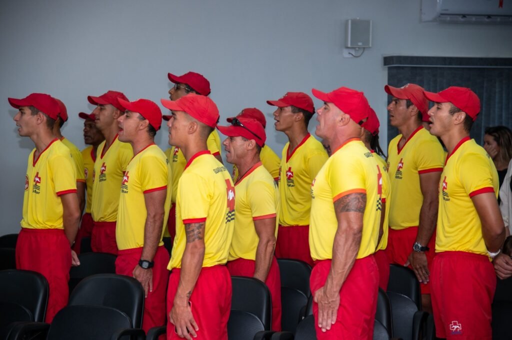 Ubatuba contrata 40 guarda-vidas temporários para temporada de verão