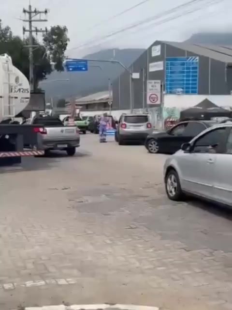 Paralisação de balsa entre Ilhabela e São Sebastião causa