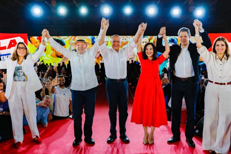 Lula convoca Janja ao palco na convenção do PT