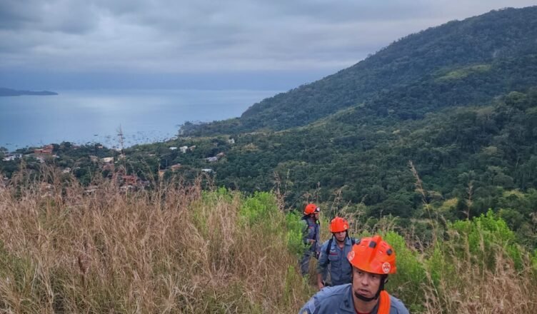 Bombeiros resgatam turistas perdidas na trilha do Pico Baepi