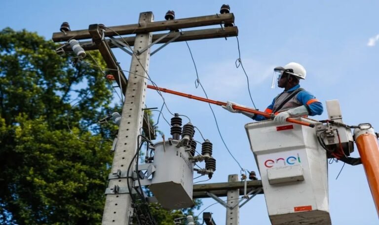 Aneel rejeita perícia da Enel e acelera risco