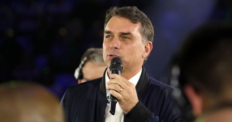 Flávio Bolsonaro inicia campanha no Nordeste por Alagoas