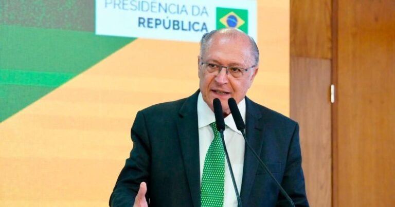 Alckmin defende livre comércio no Fórum