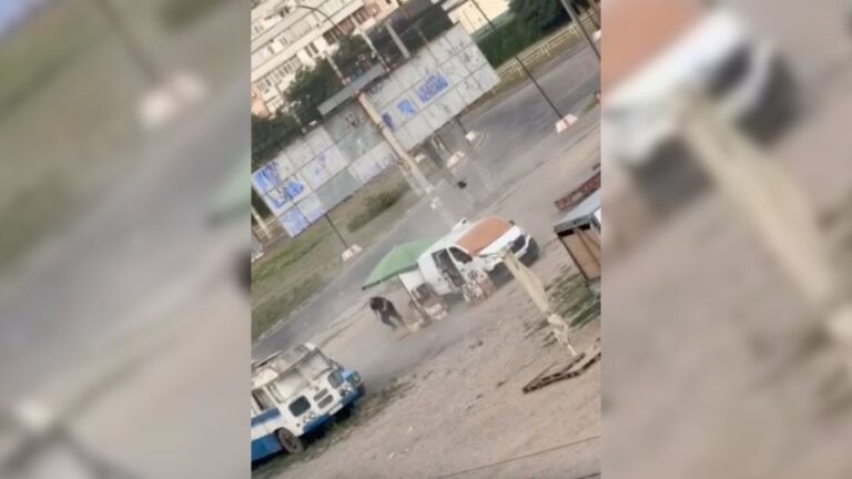 Drone persegue homem e explode em Kherson