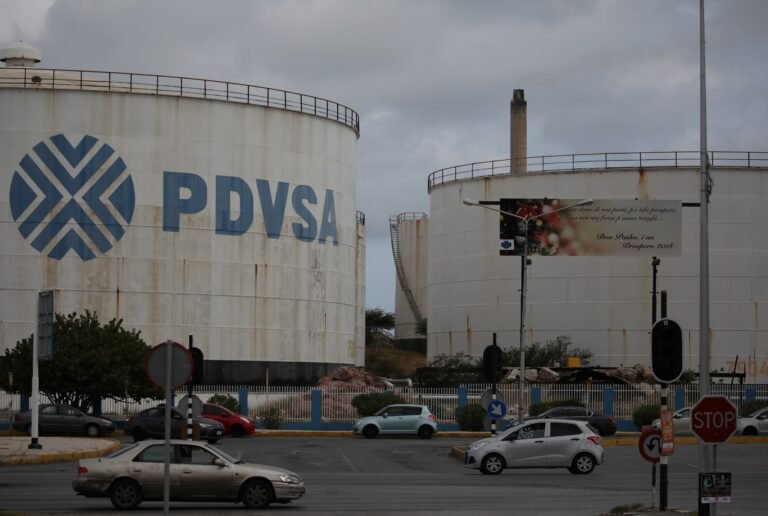 Trump negocia participação nas reservas de petróleo venezuelanas