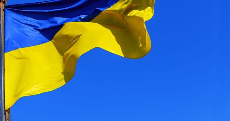 Ataque russo mata 27 em armazém de Kiev