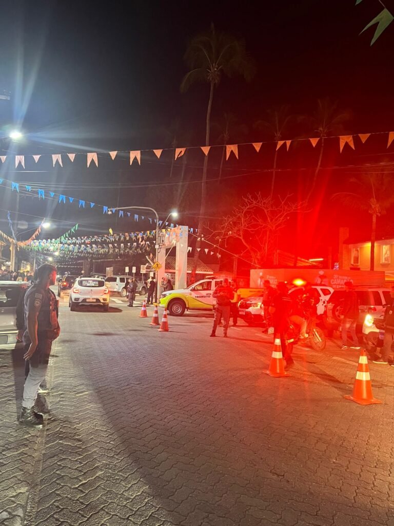 Operação reúne forças de segurança e reforça policiamento na Vila, em Ilhabela A
