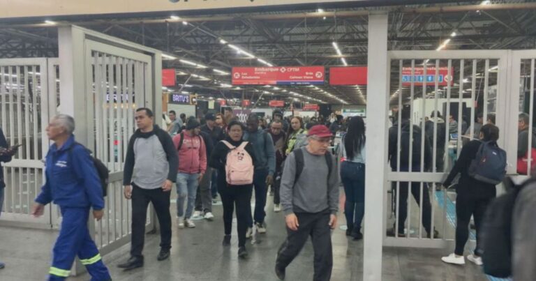 CPTM mantém operação parcial em terceiro dia