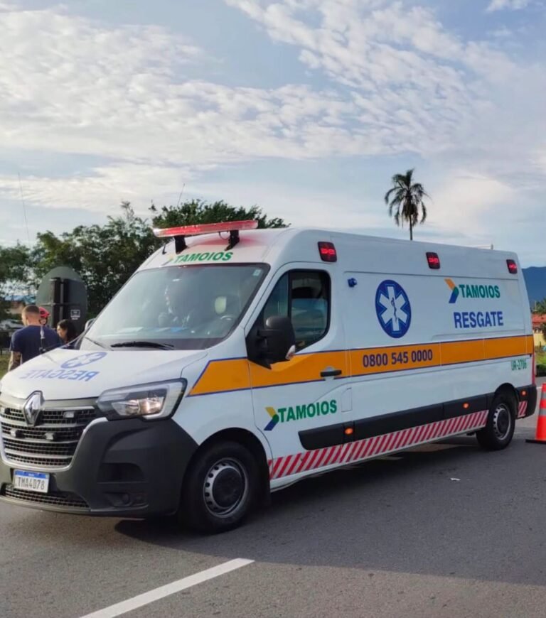 🚨 CARRO BATE EM POSTE NA TAMOIOS E DEIXA QUATRO FERIDOS EM CARAGUATATUBA Uma vít