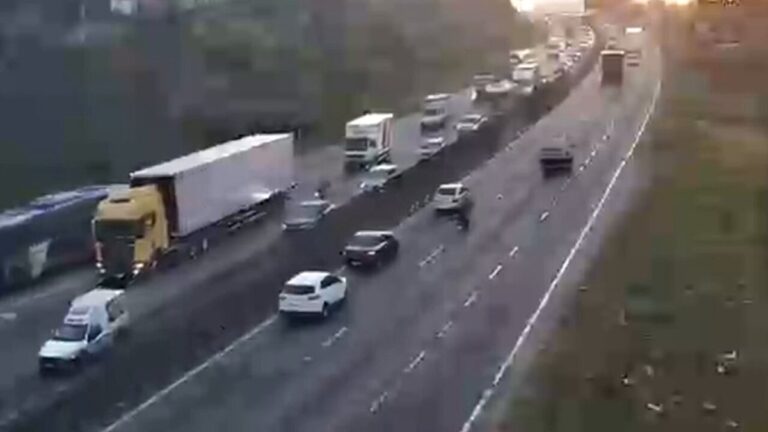 Acidente bloqueia Fernão Dias em km 529