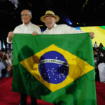 Lula lança candidatura e enfatiza defesa nacional