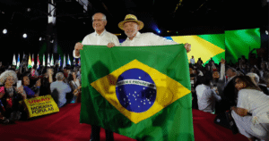 Lula lança candidatura e enfatiza defesa nacional