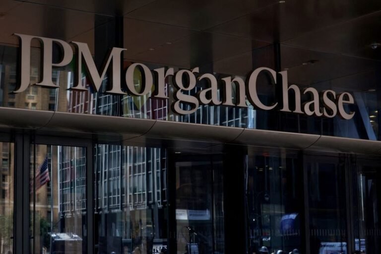 JPMorgan vê Brasil positivo, alerta inflação desancorada