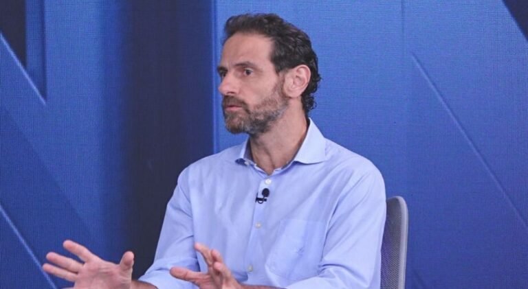 Crescimento forte gera juros altos e tributação