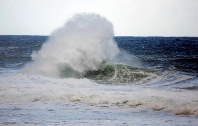 Ressaca alerta: ondas de 3 metros atingem Litoral Norte