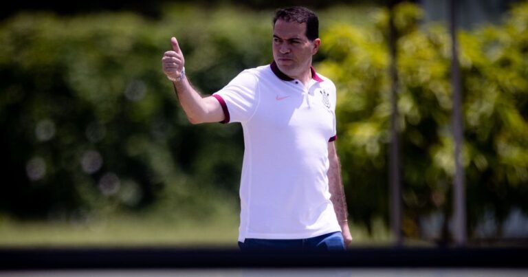 Corinthians blinda CT do caos político, diz diretor