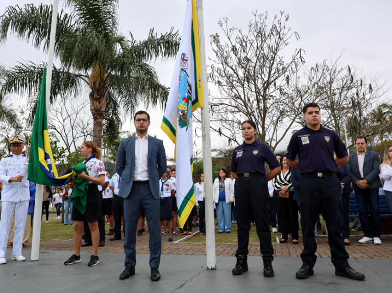 São Sebastião abre 7 de Setembro com hasteamento