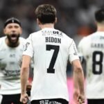 Corinthians projeta duelo decisivo contra Estudiantes