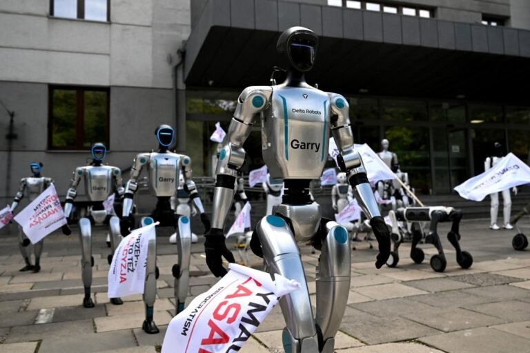 Robôs exigem regulamentação de IA em Varsóvia