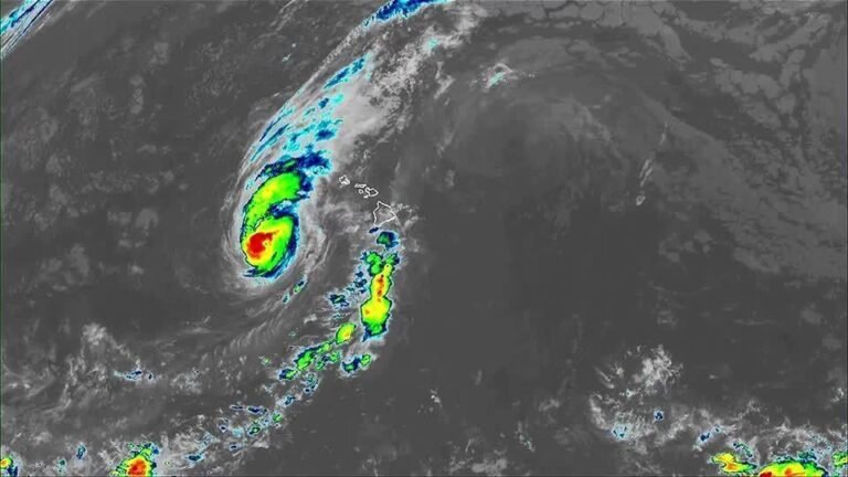 Lowell se aproxima de Kauai como furacão categoria