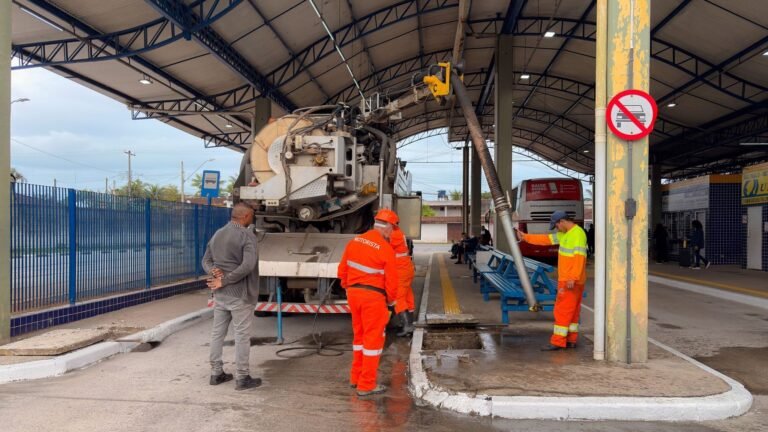 Bertioga intensifica limpeza de canais contra alagamentos