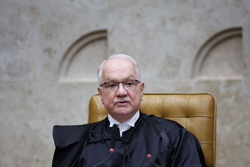 Fachin suspende decisões monocráticas e convoca plenário