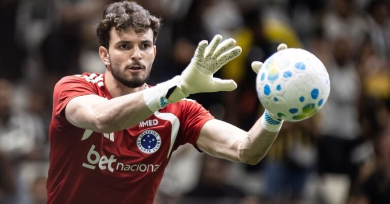 Otávio relata tristeza no vestiário após derrota ao Santos