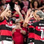 Flamengo vence Corinthians e retoma liderança