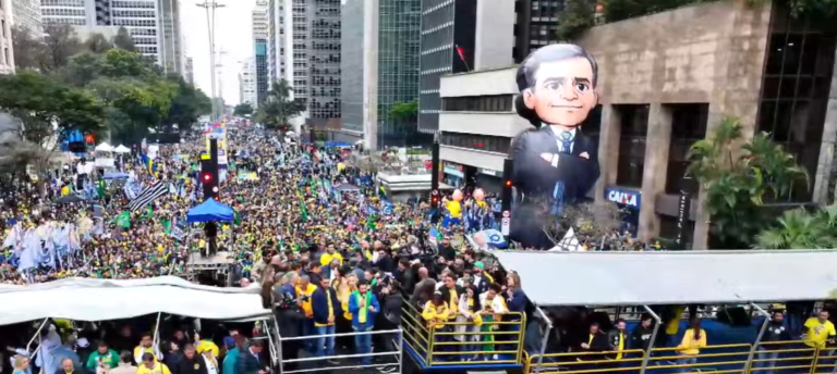 Direita homenageia André Mendonça na Paulista