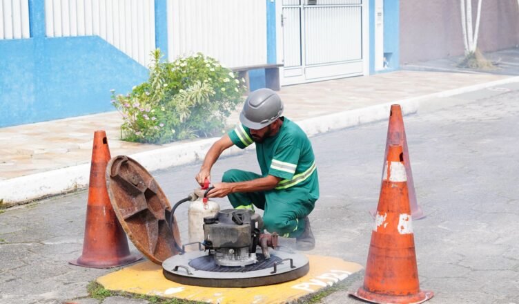 Sabesp testa fumaça em Caraguatatuba e São Sebastião
