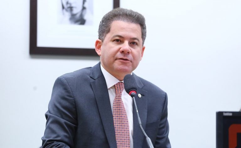 PF executa buscas contra deputado Cezinha de Madureira