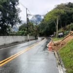 Deslizamento bloqueia trecho da Rio-Santos em São Sebastião