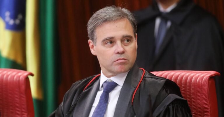 PT pede fim de sigilo de Dark Horse