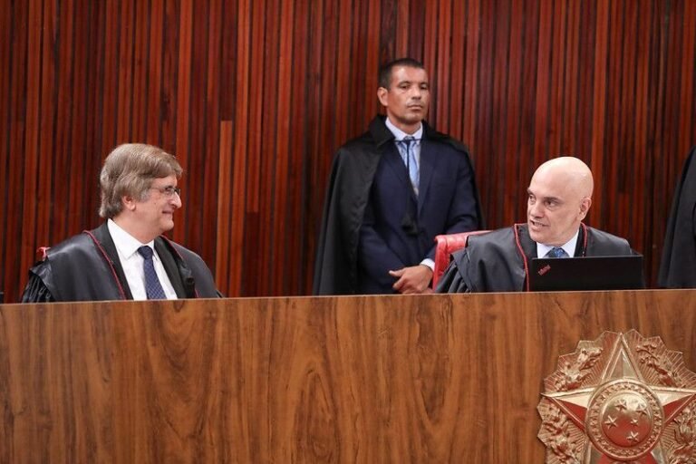 Oposição apresenta sete pedidos contra Moraes e Gonet
