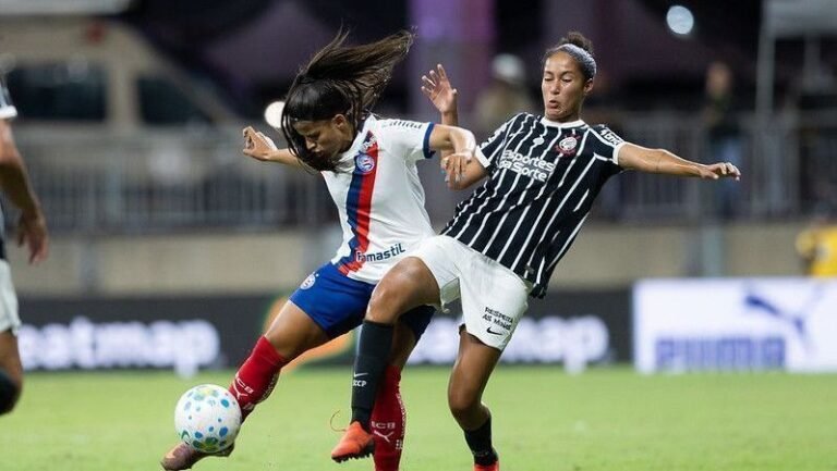Corinthians vence Bahia e abre vantagem nas semifinais
