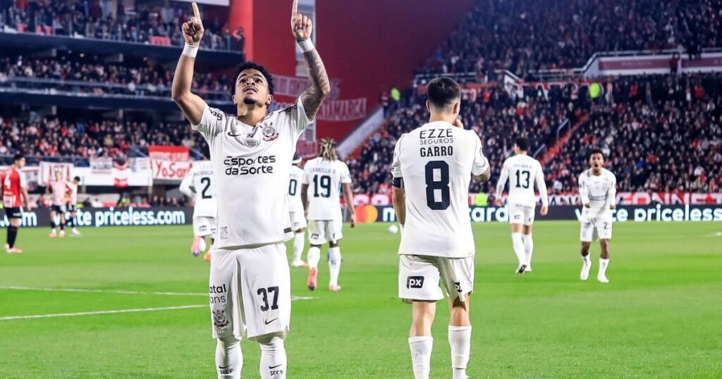 Corinthians busca semifinal contra Estudiantes nesta quarta