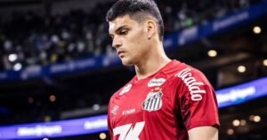 Gabriel Brazão fica fora do Santos por tempo indeterminado
